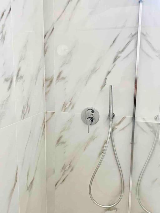 Isola - Garibaldi Lovely Apt. With Netflix And Wifi Milano Esterno foto